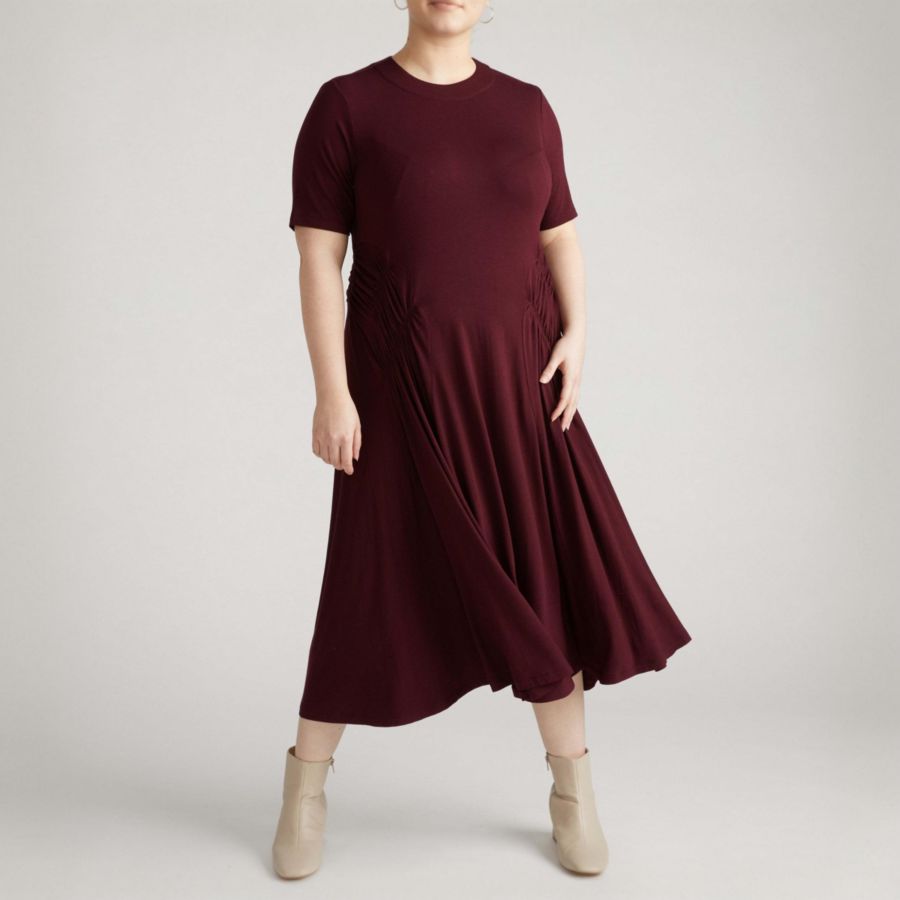 Платье Devi Liquid Jersey больших размеров Universal Standard, Black cherry
Платье Devi Liquid Jersey больших размеров Universal Standard, Black cherry