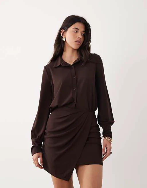 Коричневое мини-платье-рубашка с длинными рукавами и юбкой с запахом ASOS DESIGN
Коричневое мини-платье-рубашка с длинными рукавами и юбкой с запахом ASOS DESIGN