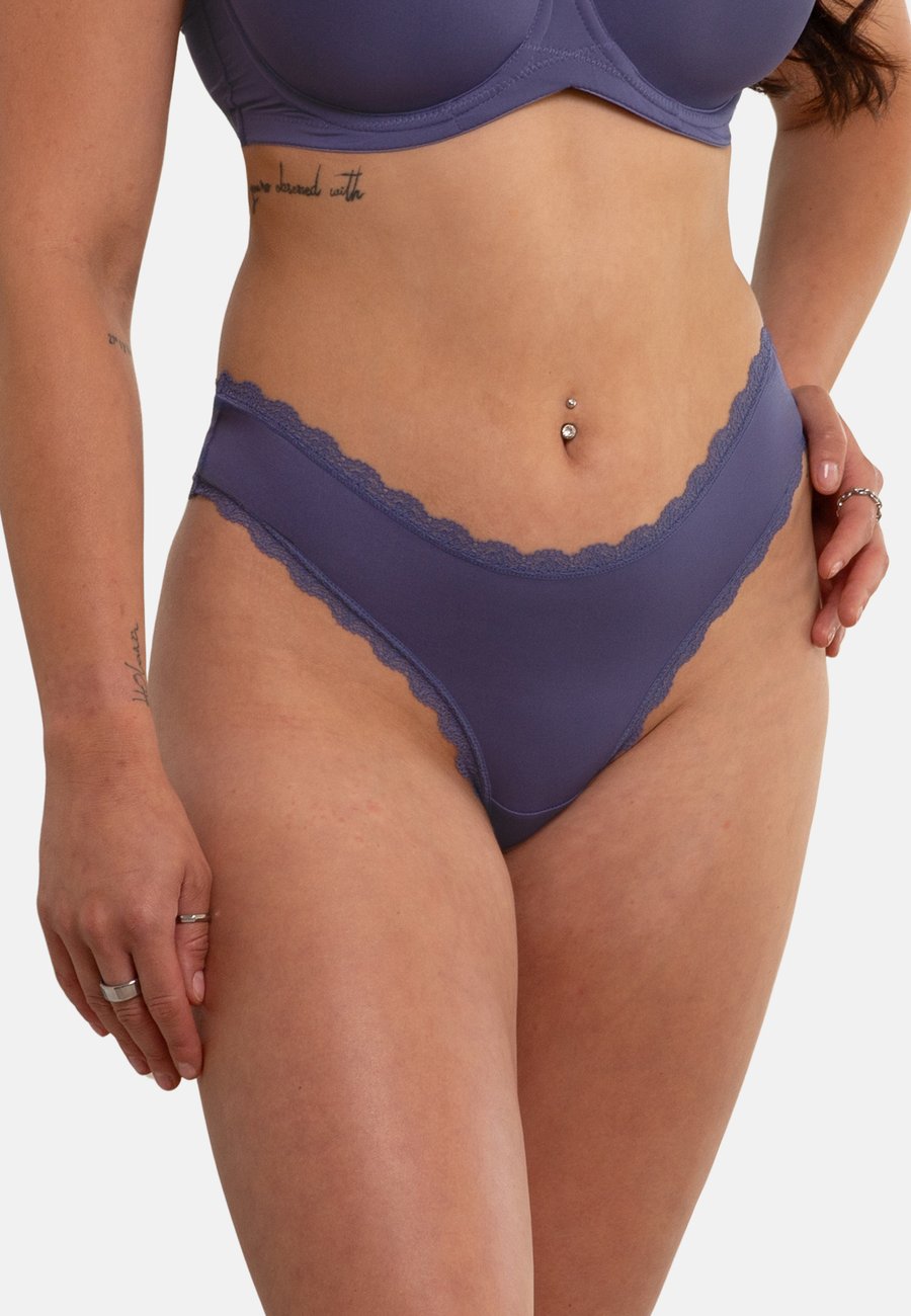 Трусы SugarShape STRING BASIC, Storm/Purple
Трусы SugarShape STRING BASIC, Storm/Purple