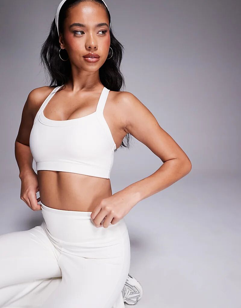 4505 Icon Мягкий на ощупь спортивный бюстгальтер со средней поддержкой и квадратным вырезом цвета пахты
4505 Icon Мягкий на ощупь спортивный бюстгальтер со средней поддержкой и квадратным вырезом цвета пахты