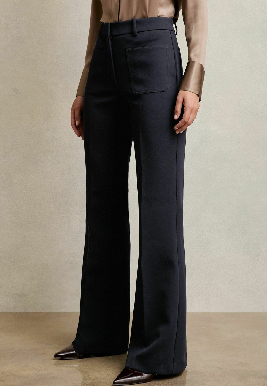 Брюки Reiss PRIYA HIGH-RISE FLARED, Navy/Blue
Брюки Reiss PRIYA HIGH-RISE FLARED, Navy/Blue