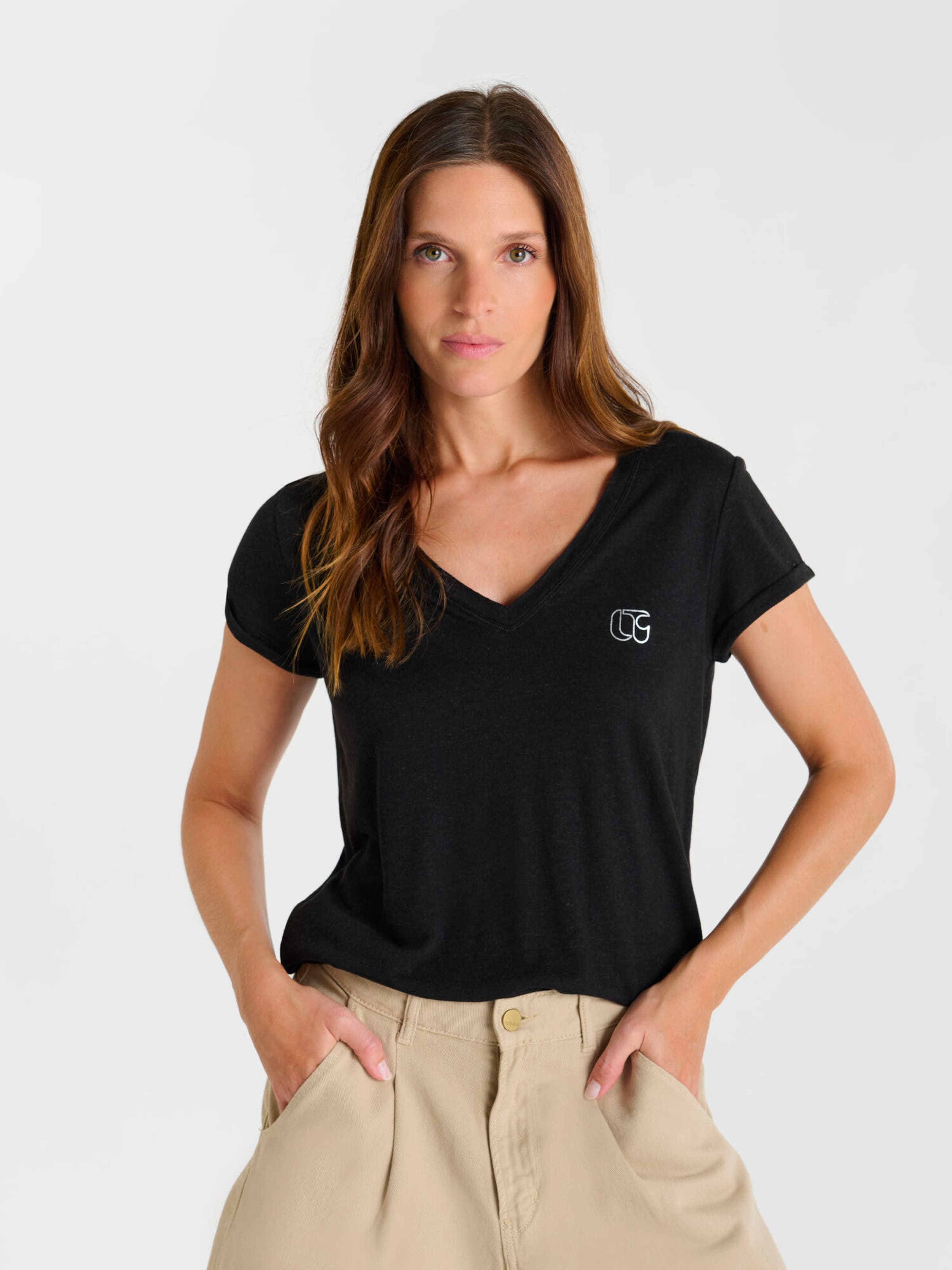 Le Temps Des Cerises Футболка 'Ona' в черном цвете
Le Temps Des Cerises Футболка 'Ona' в черном цвете