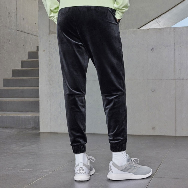 Трикотажные спортивные штаны женские Adidas
Трикотажные спортивные штаны женские Adidas