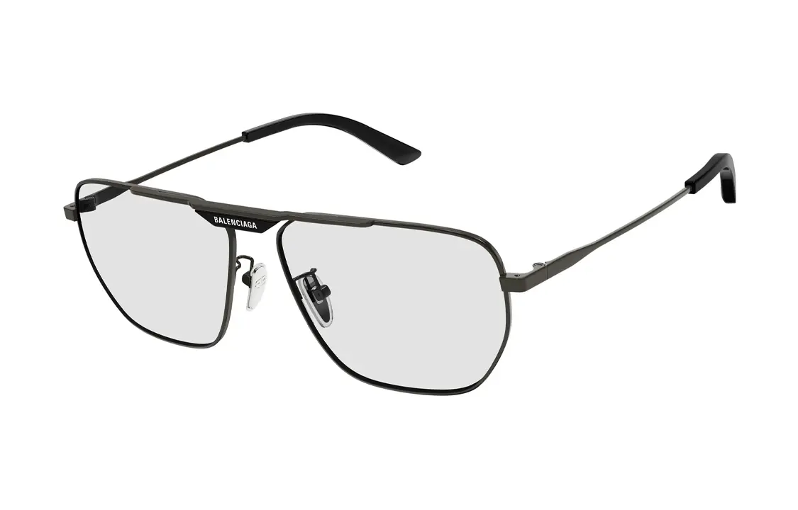 Солнечные очки Balenciaga в авиаторской оправе
Солнечные очки Balenciaga в авиаторской оправе