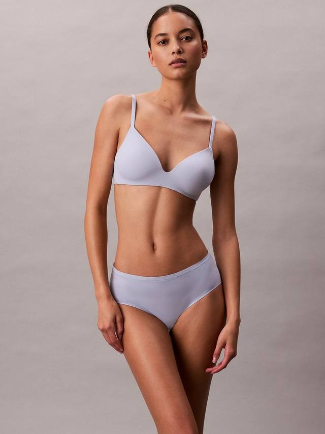 Идеально сидящий бесшовный бра-топ Calvin Klein, Casual Blue
Идеально сидящий бесшовный бра-топ Calvin Klein, Casual Blue