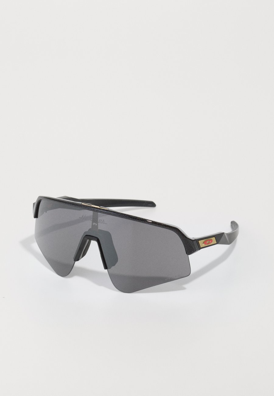 Солнцезащитные очки Oakley SUTRO LITE SWEEP UNISEX, Dark Galaxy/Multi-Coloured
Солнцезащитные очки Oakley SUTRO LITE SWEEP UNISEX, Dark Galaxy/Multi-Coloured