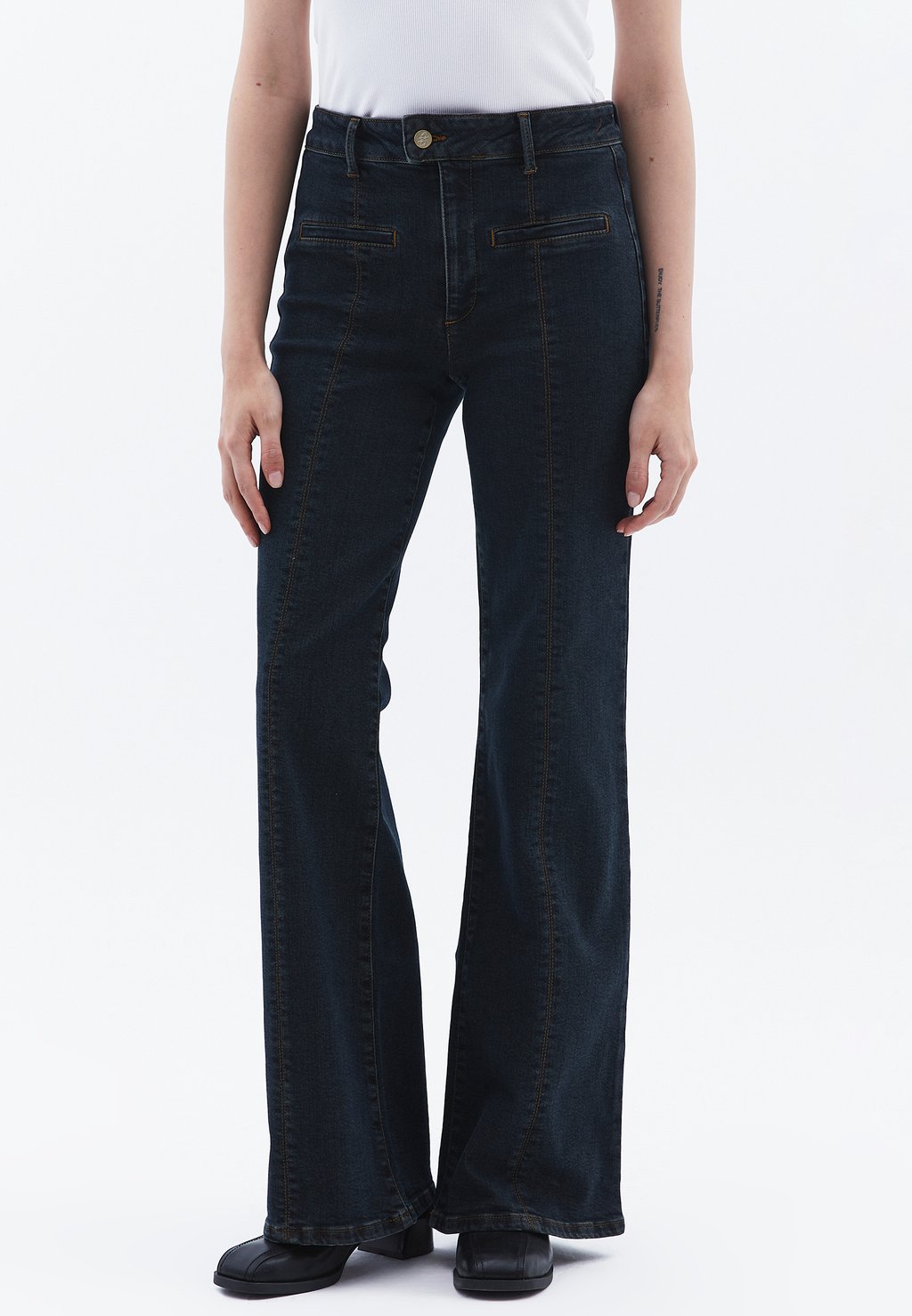 Расклешенные джинсы MODISCHE MIT MITTLERE TAILLE OXXO, синий
Расклешенные джинсы MODISCHE MIT MITTLERE TAILLE OXXO, синий