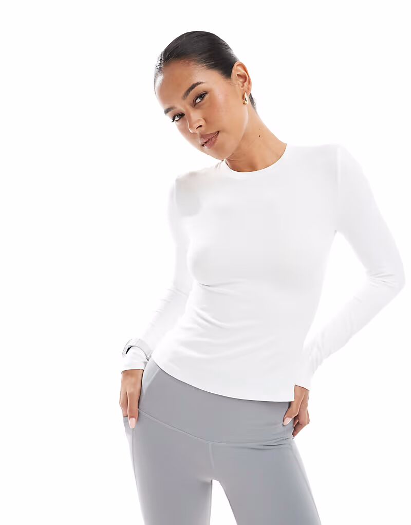 Agon Топ с длинными рукавами белого цвета
Agon Топ с длинными рукавами белого цвета