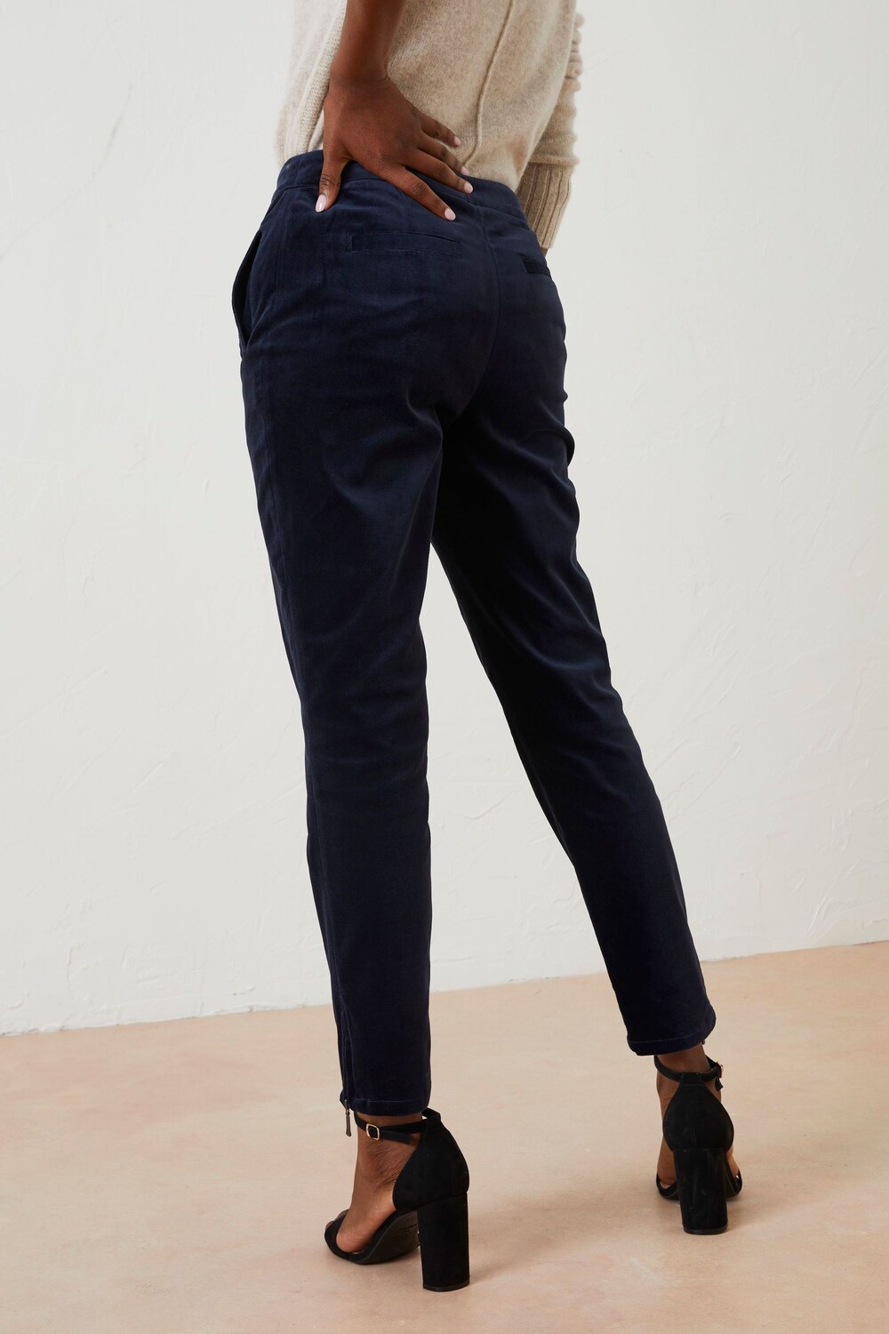 Бархатные брюки Fatface Isobelle Fat Face, синий
Бархатные брюки Fatface Isobelle Fat Face, синий