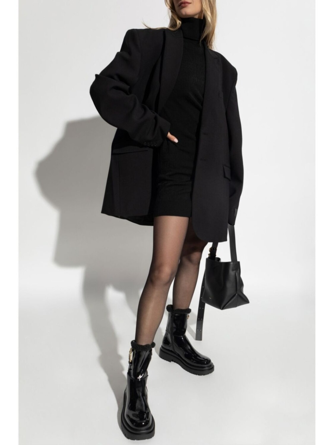 Moschino шерстяное платье с высоким воротом, черный
Moschino шерстяное платье с высоким воротом, черный