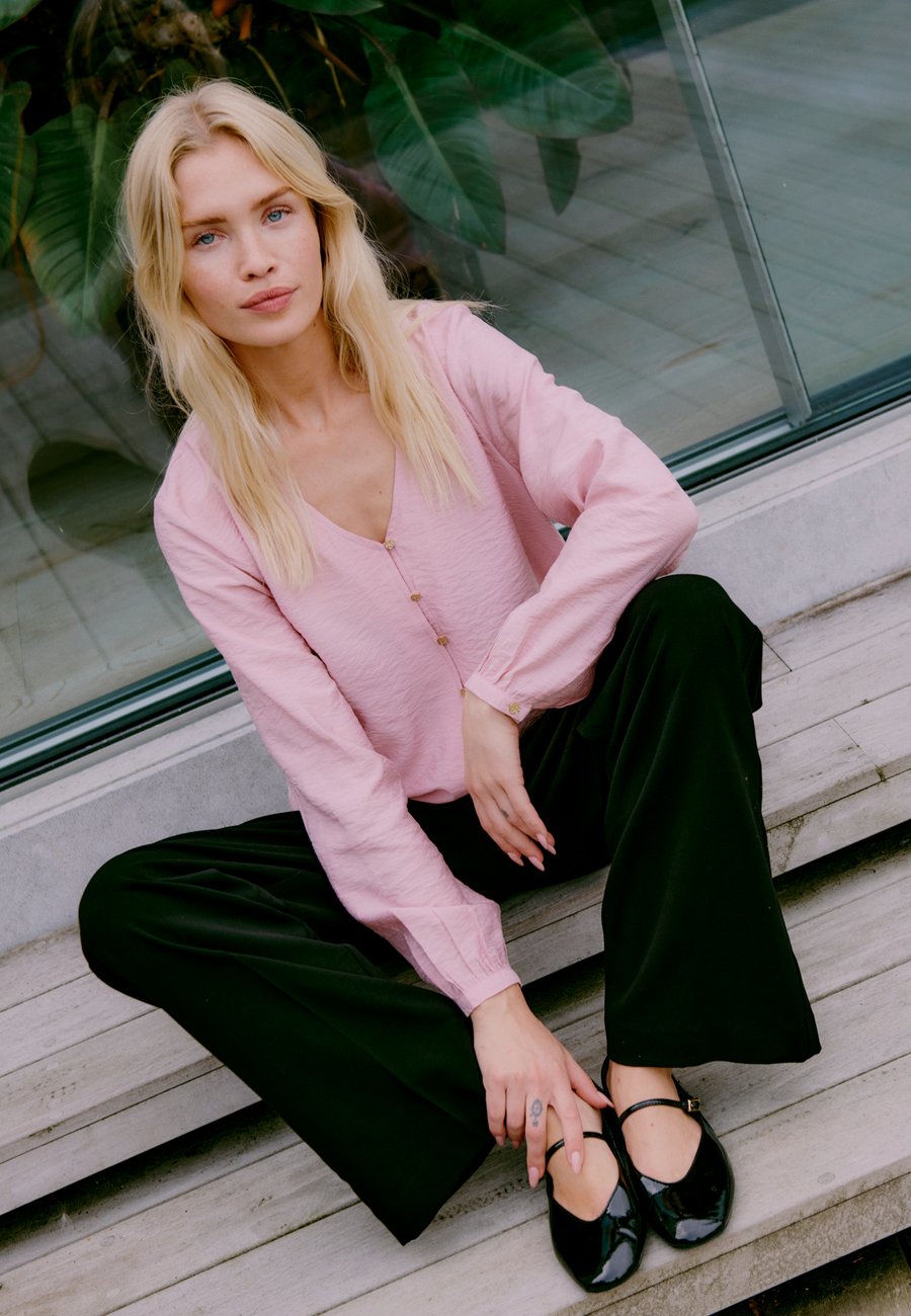 Блуза b.young BMMFARA SHIRT, Zephyr/Light Pink
Блуза b.young BMMFARA SHIRT, Zephyr/Light Pink