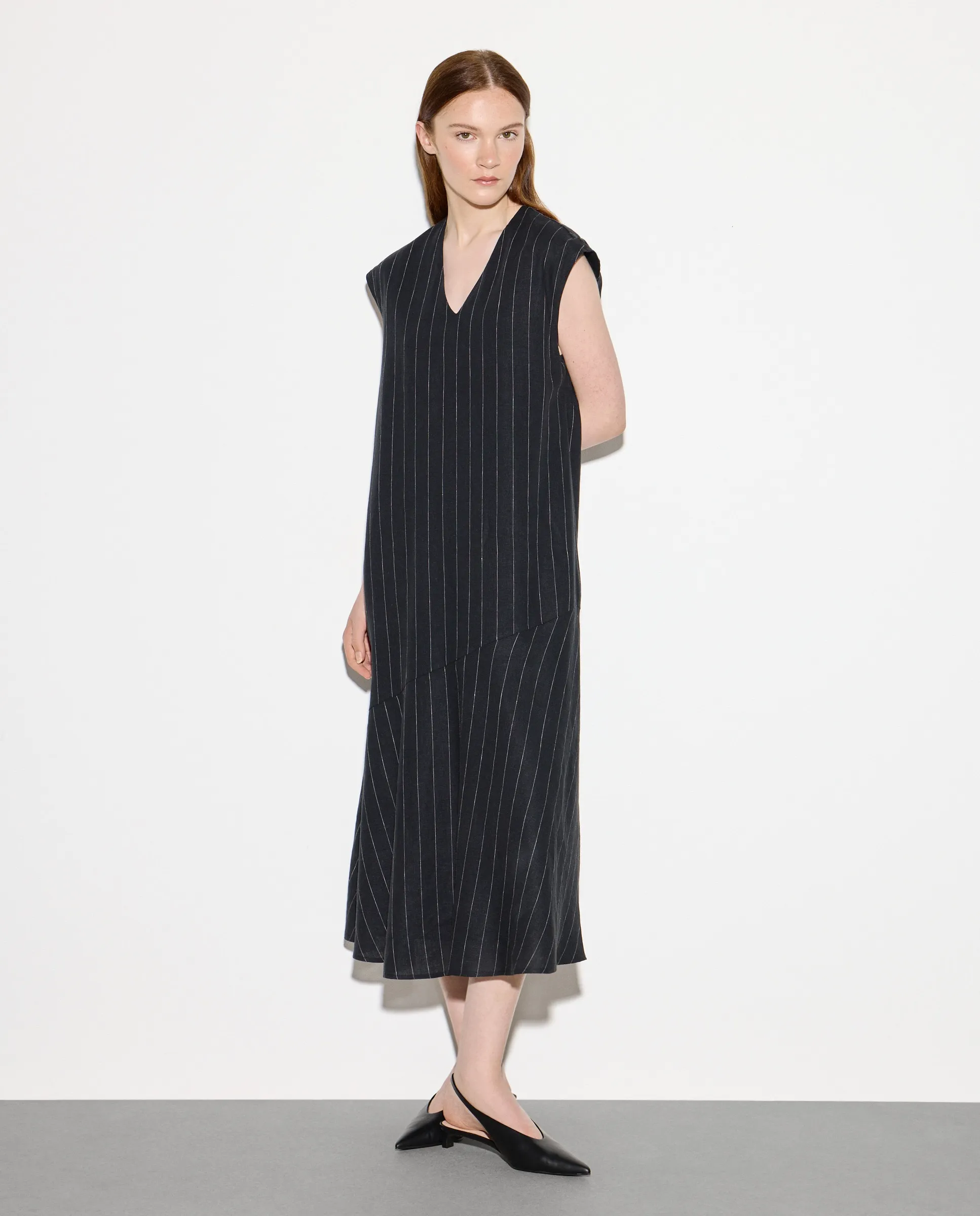 Женское длинное платье с принтом Woman El Corte Inglés, черный 
Женское длинное платье с принтом Woman El Corte Inglés, черный