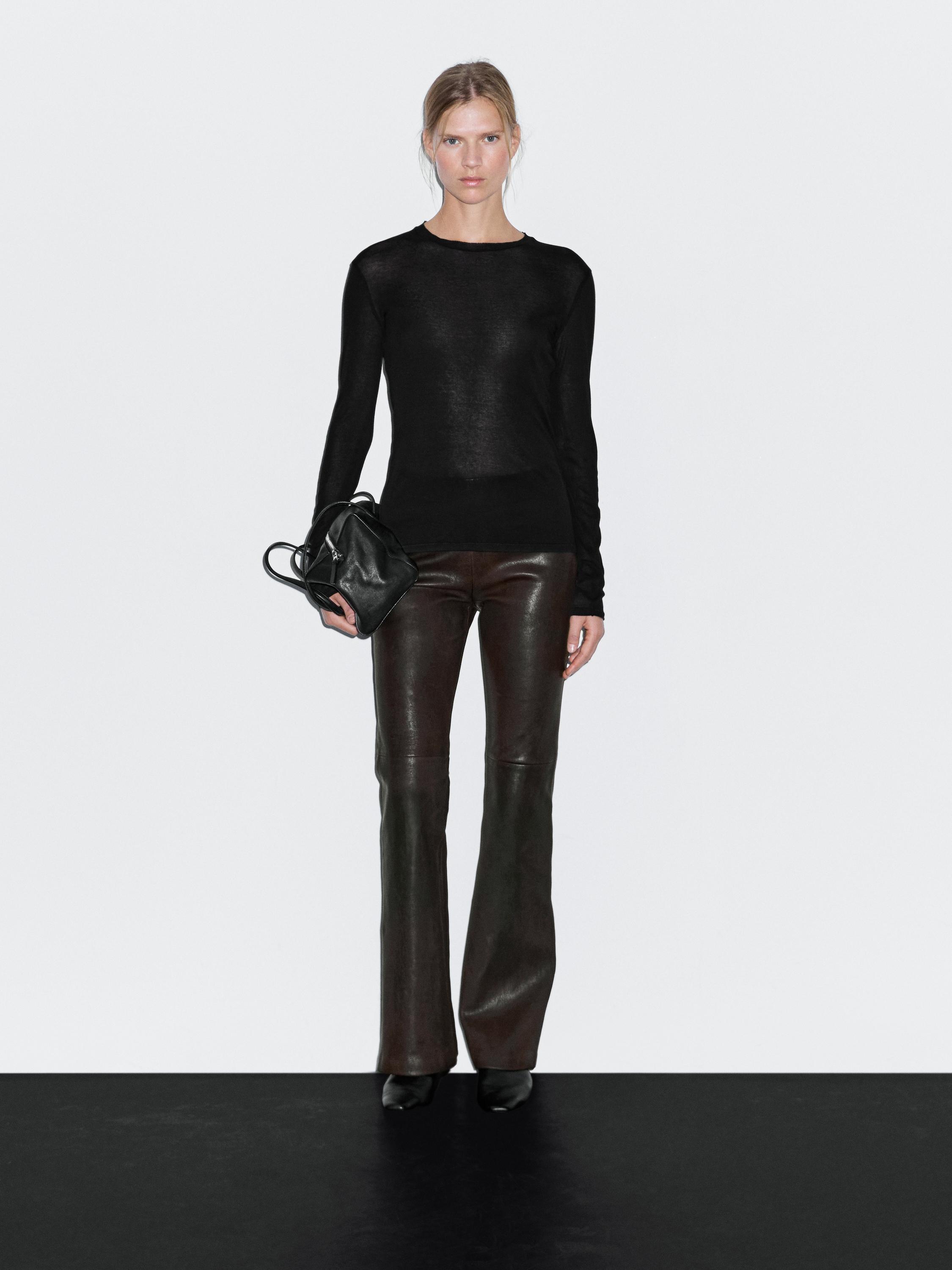 Футболка из 100% хлопка с вырезом Massimo Dutti, черный
Футболка из 100% хлопка с вырезом Massimo Dutti, черный