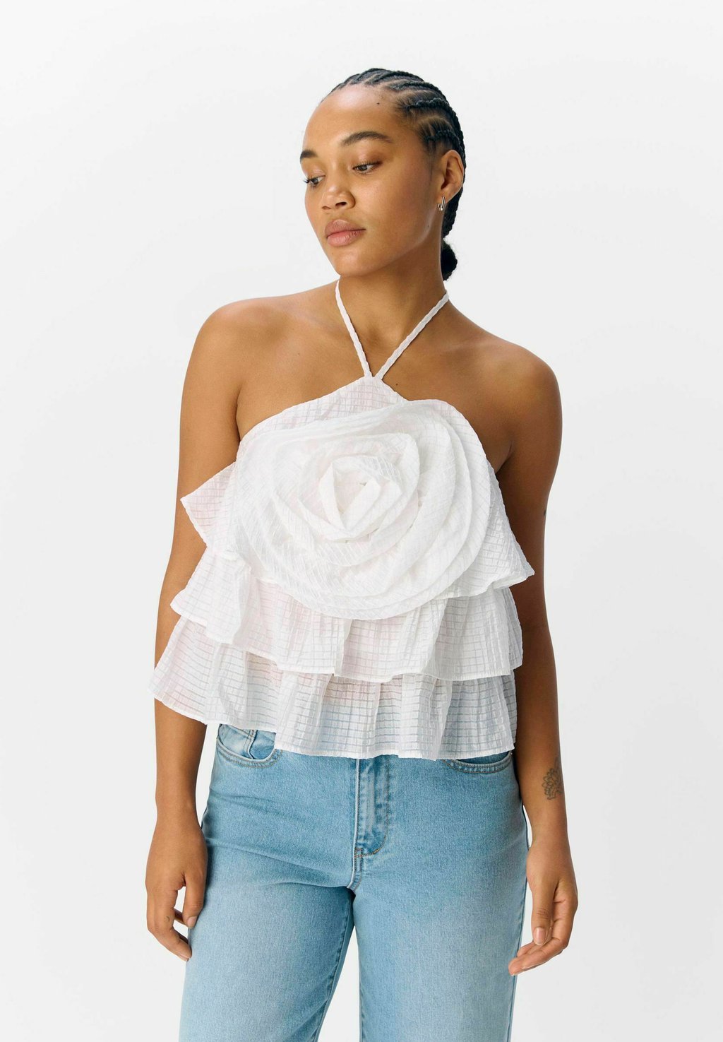 Топ NECKHOLDER Object, белый
Топ NECKHOLDER Object, белый