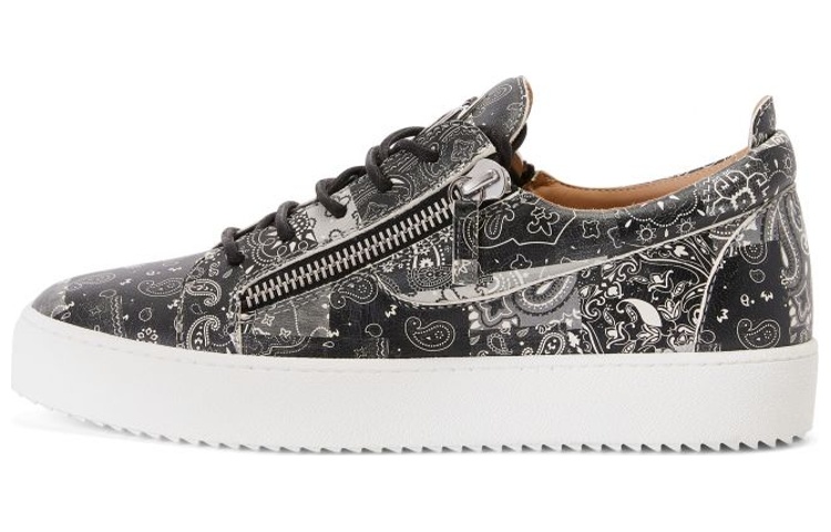 Кожаные кроссовки с принтом пейсли Giuseppe Zanotti, Original Shoe Box Included
Кожаные кроссовки с принтом пейсли Giuseppe Zanotti, Original Shoe Box Included