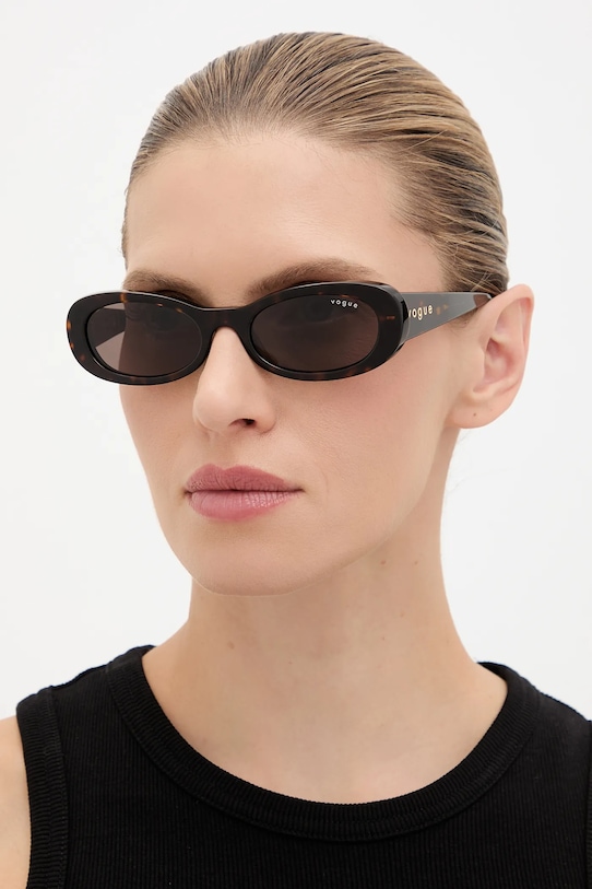 Солнцезащитные очки Vogue, коричневый
Солнцезащитные очки Vogue, коричневый