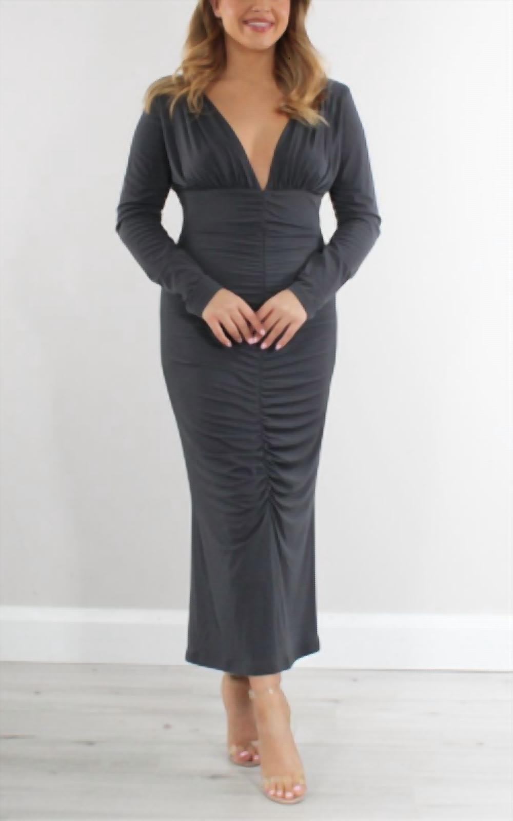 Платье с V-образным вырезом и сборками серого цвета Carla Ruiz
Платье с V-образным вырезом и сборками серого цвета Carla Ruiz