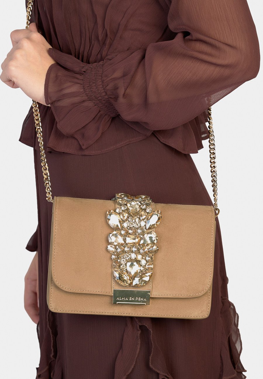 Сумка кросс-боди Alma en Pena Cross body bag, Marrón Claro Jaspeado/Mottled Light Brown
Сумка кросс-боди Alma en Pena Cross body bag, Marrón Claro Jaspeado/Mottled Light Brown