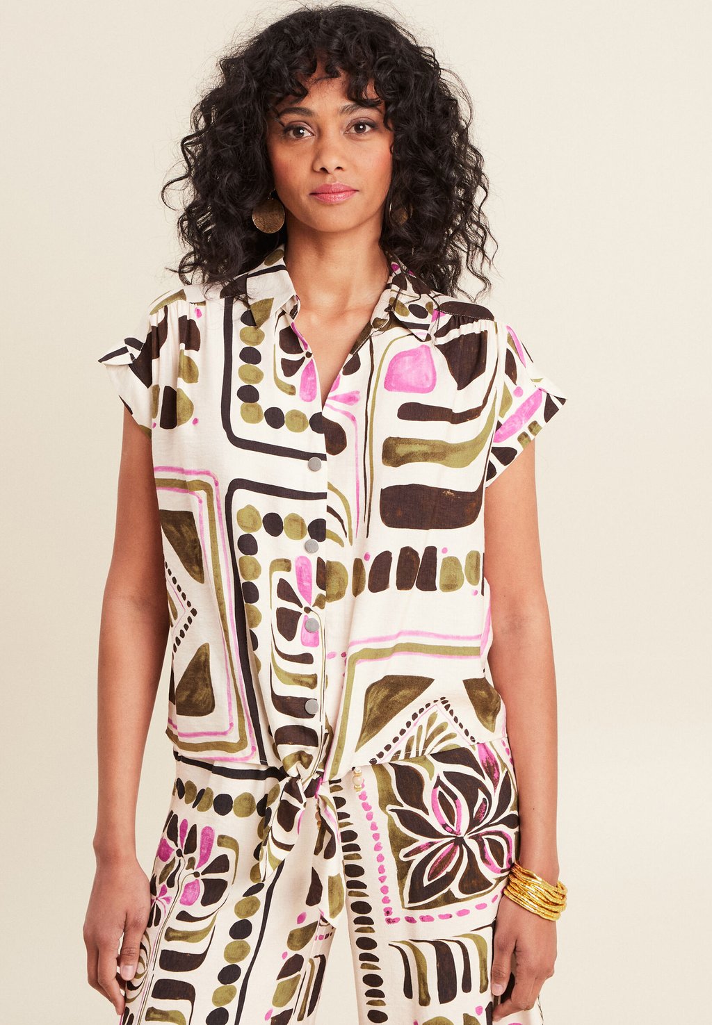 Блузка на пуговицах Breal, зеленый
Блузка на пуговицах Breal, зеленый