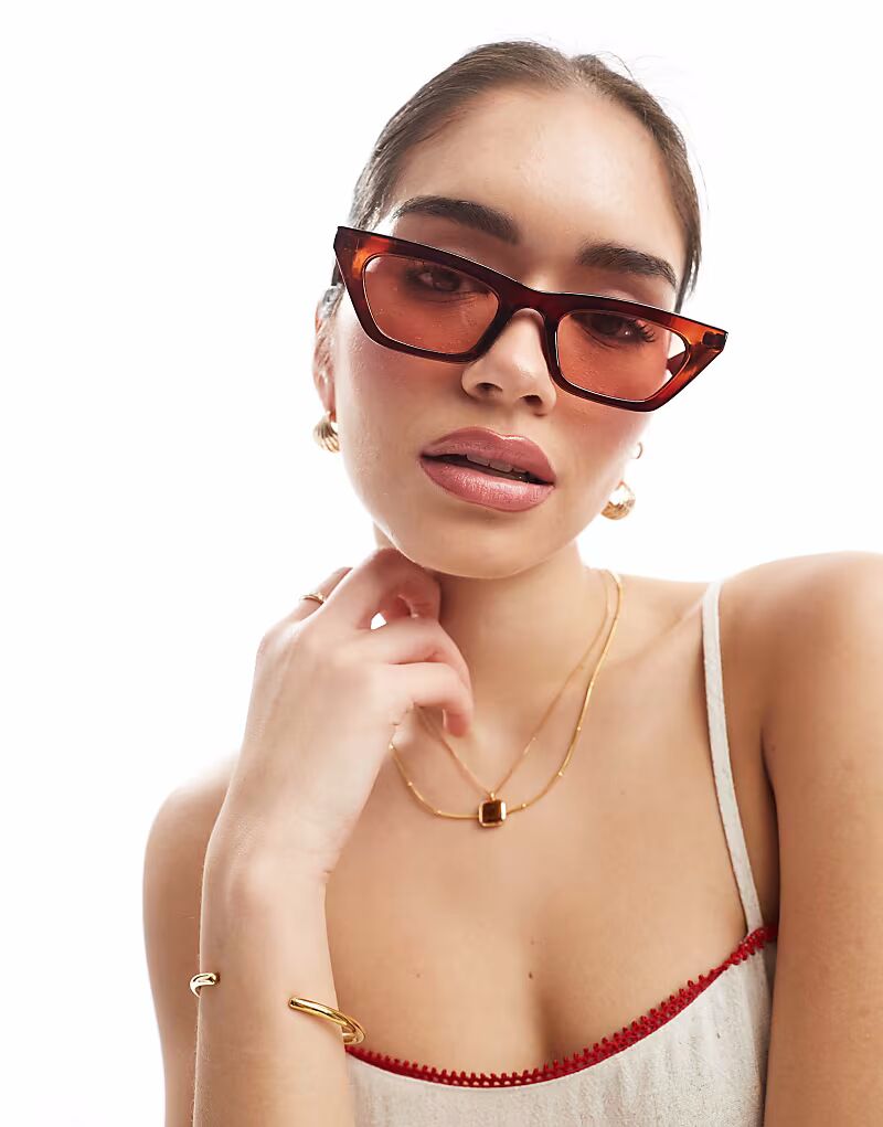 Солнцезащитные очки AIRE Polaris «кошачий глаз» коричневого цвета с линзами корицы
Солнцезащитные очки AIRE Polaris «кошачий глаз» коричневого цвета с линзами корицы