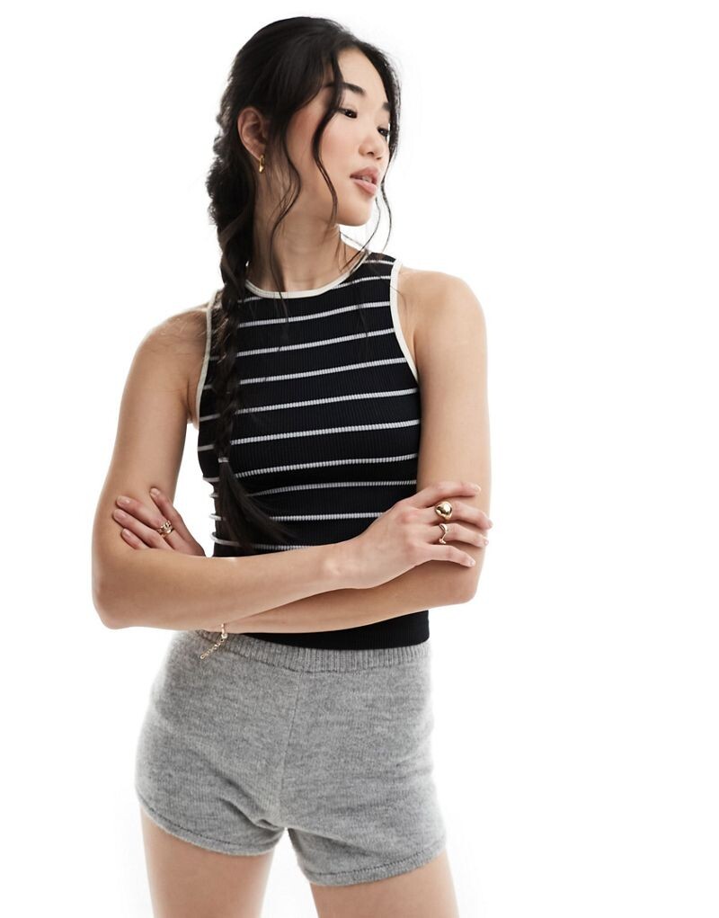 ASOS DESIGN — черная бесшовная моделирующая майка с полосками и контрастной окантовкой в стиле 90-х
ASOS DESIGN — черная бесшовная моделирующая майка с полосками и контрастной окантовкой в стиле 90-х