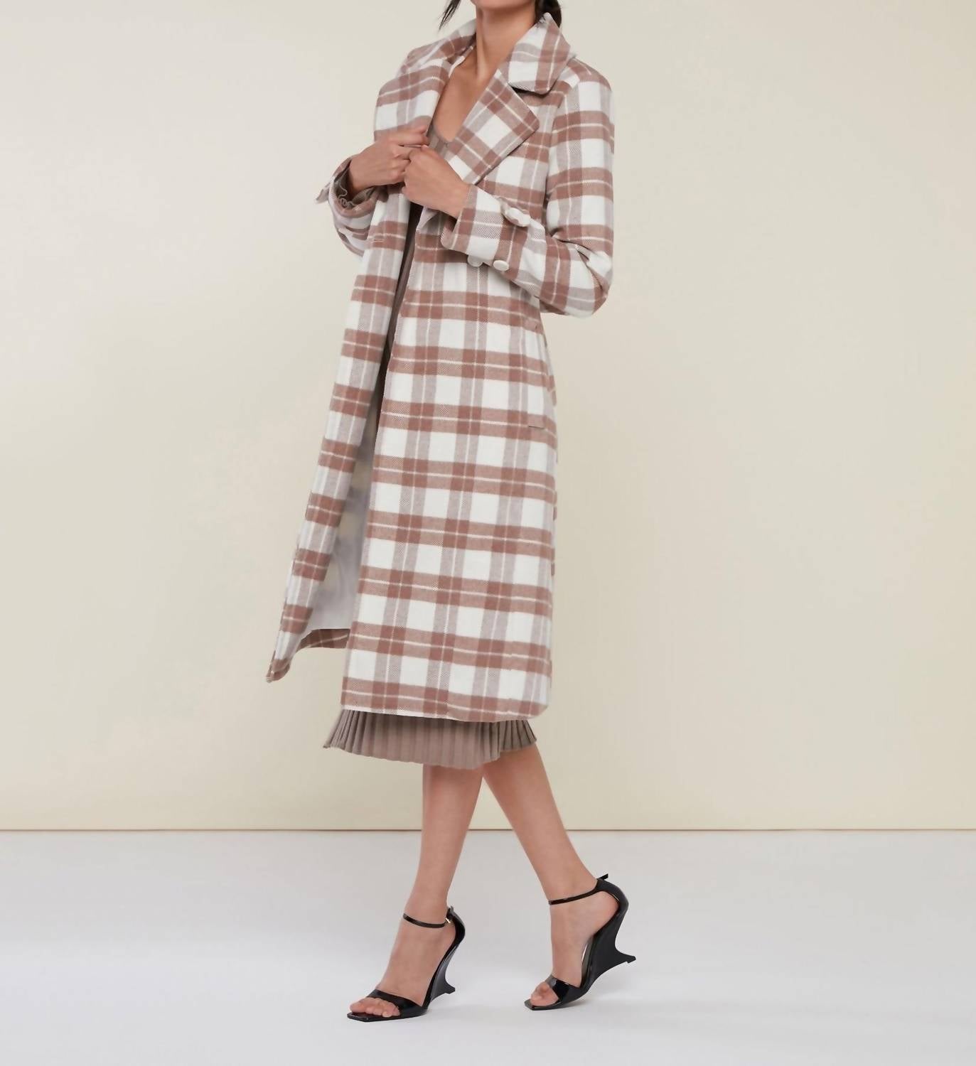 Кашемировое пальто в коричневом цвете Rachel Parcell
Кашемировое пальто в коричневом цвете Rachel Parcell