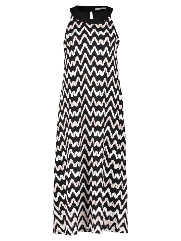 Длинное платье BETTY & CO
Длинное платье BETTY & CO