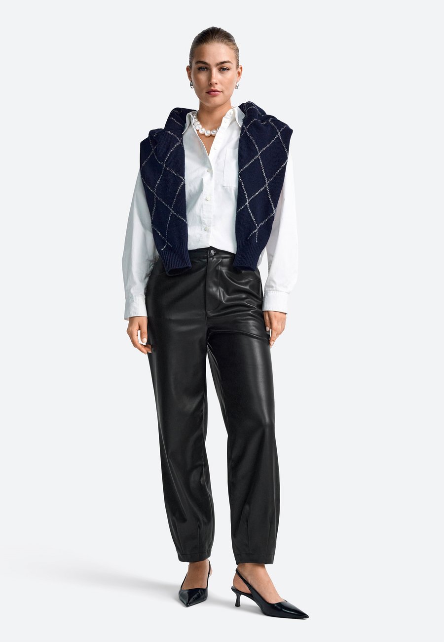 Брюки Rich & Royal Trousers, Black
Брюки Rich & Royal Trousers, Black