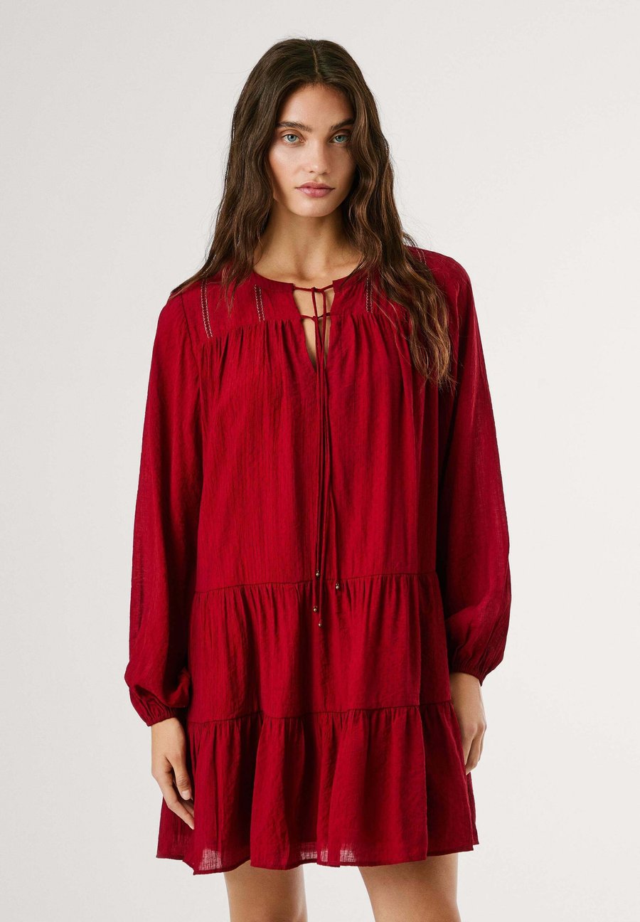 Платье Pepe Jeans PAULE , Merlot Red/Dark Red
Платье Pepe Jeans PAULE , Merlot Red/Dark Red