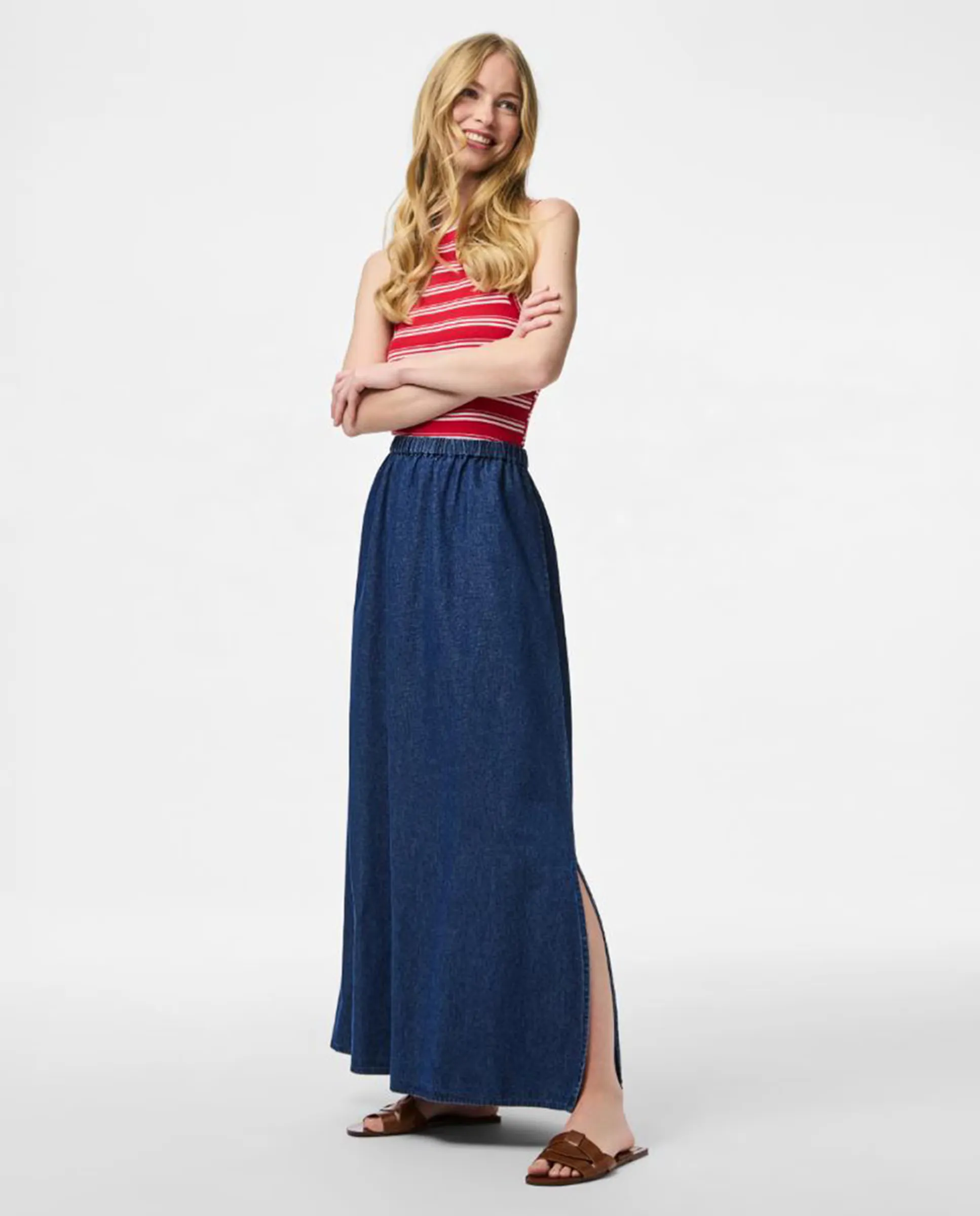 Длинная женская джинсовая юбка Pieces, темно-синий
Длинная женская джинсовая юбка Pieces, темно-синий