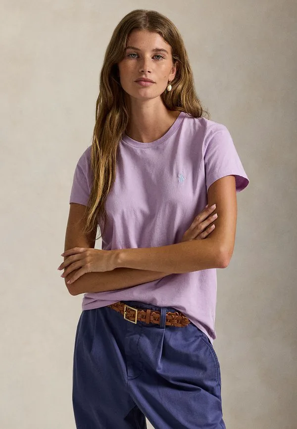 Классическая футболка из хлопкового трикотажа с круглым вырезом, базовая футболка. Polo Ralph Lauren, Light Mauve, Розовый, Классическая футболка из хлопкового трикотажа с круглым вырезом, базовая футболка. Polo Ralph Lauren, Light Mauve
Классическая футболка из хлопкового трикотажа с круглым вырезом, базовая футболка. Polo Ralph Lauren, Light Mauve, Розовый, Классическая футболка из хлопкового трикотажа с круглым вырезом, базовая футболка. Polo Ralph Lauren, Light Mauve