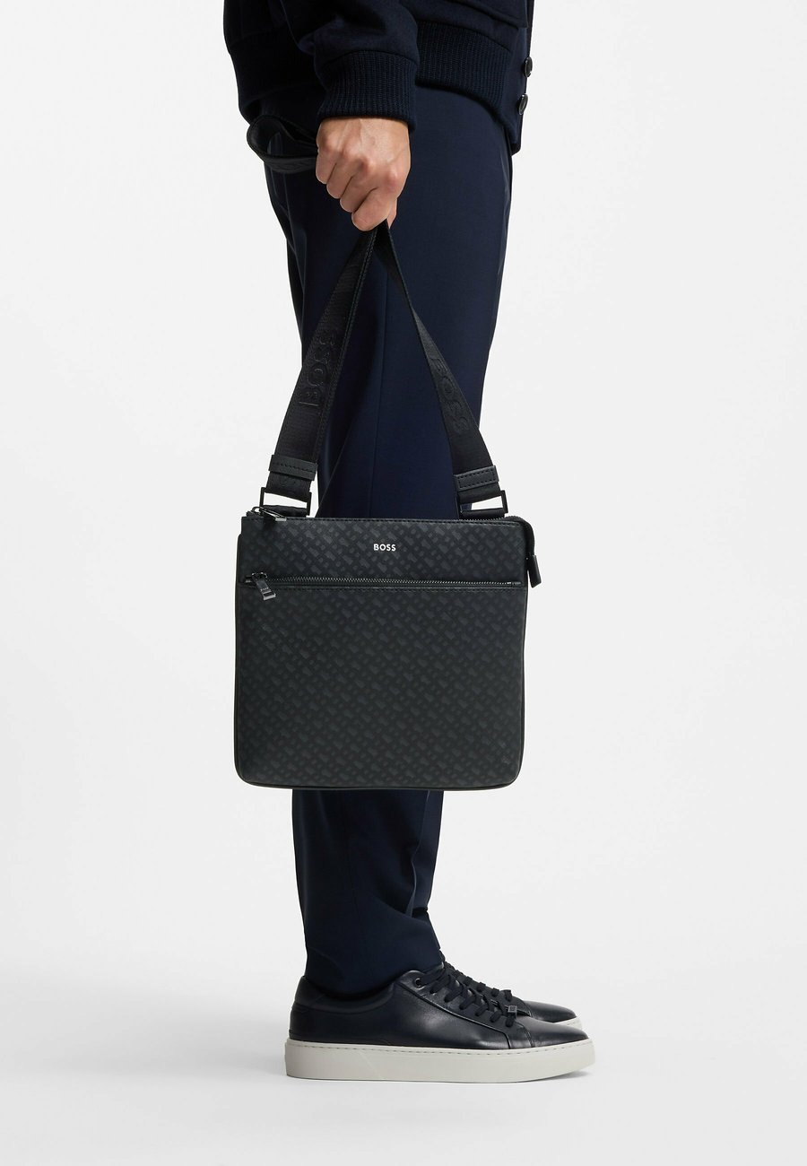 Сумка кросс-боди BOSS ZAIR ENV LARGE, Black Three/Black
Сумка кросс-боди BOSS ZAIR ENV LARGE, Black Three/Black