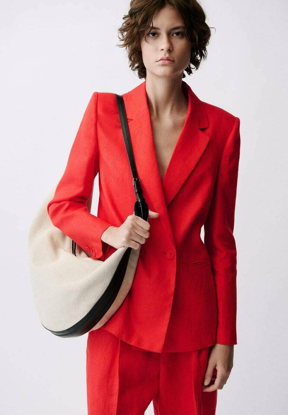 Блейзер Mango, красный
Блейзер Mango, красный