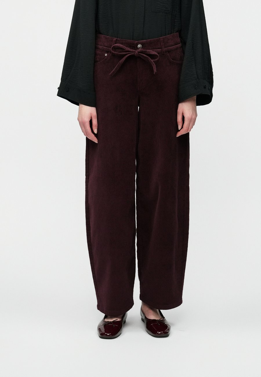 Брюки ONLY ONLGIANNA GLOBAL BELT, Winetasting/Bordeaux
Брюки ONLY ONLGIANNA GLOBAL BELT, Winetasting/Bordeaux