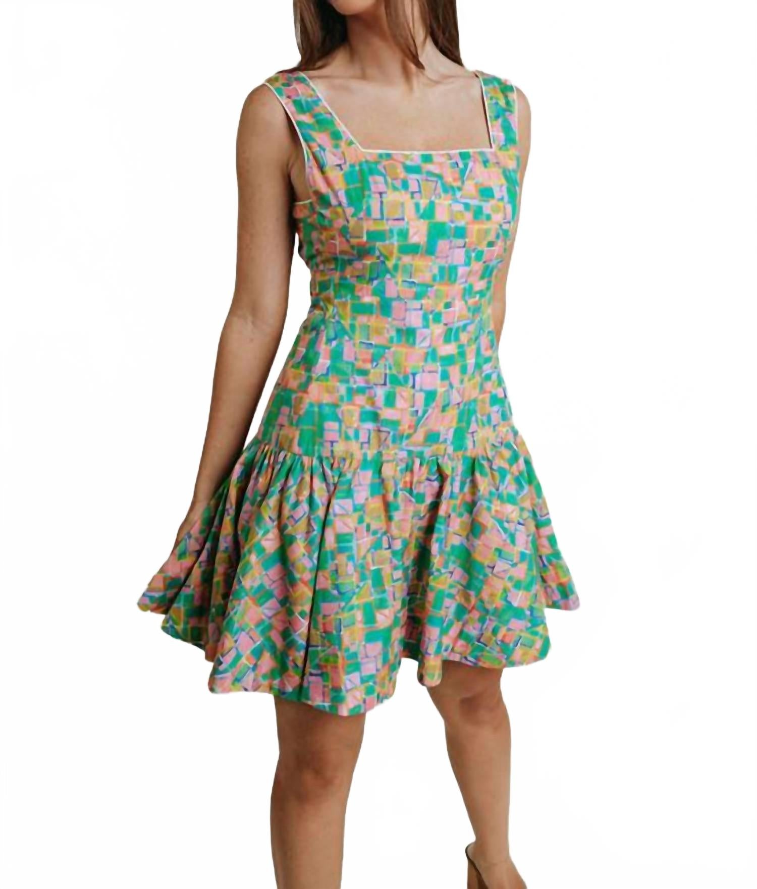 Платье Sully в стиле поп-арт мини LAROQUE, Pop Art Mini
Платье Sully в стиле поп-арт мини LAROQUE, Pop Art Mini