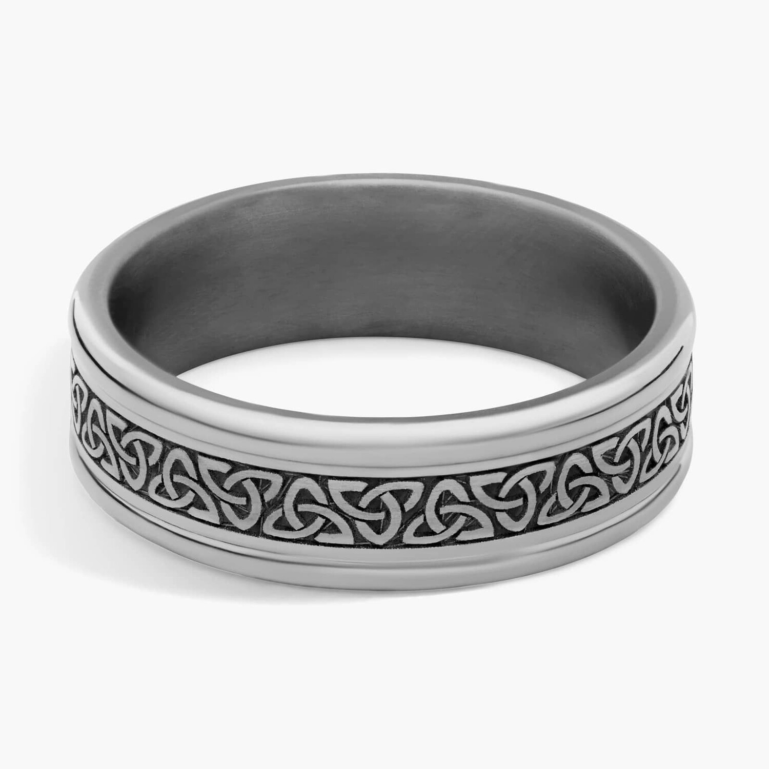 Кольцо с круглым краем и кельтским треугольным узлом из тантала (7 мм) Blue Nile
Кольцо с круглым краем и кельтским треугольным узлом из тантала (7 мм) Blue Nile