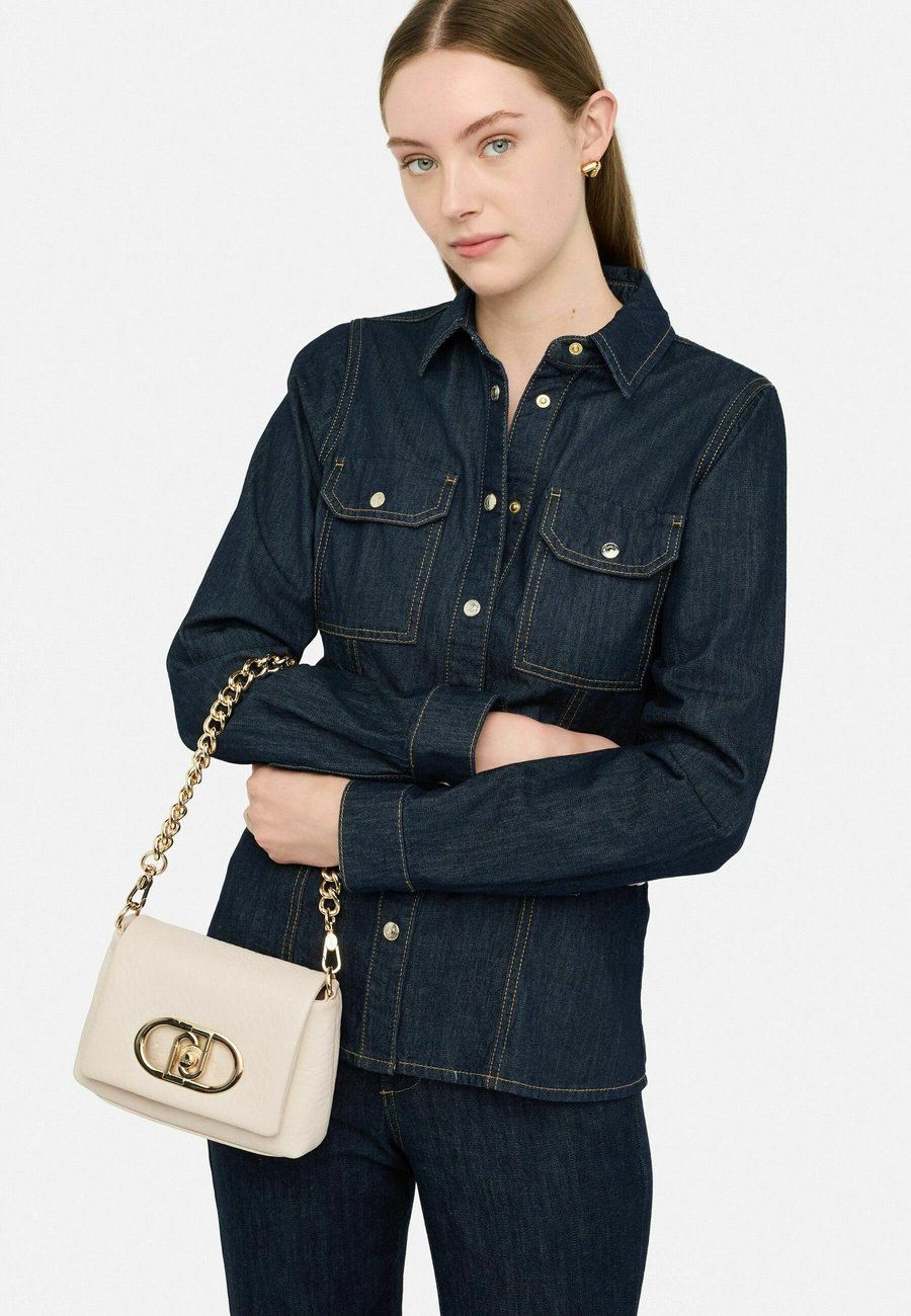 Сумка кросс-боди LIU JO LAPUFFY , Beige
Сумка кросс-боди LIU JO LAPUFFY , Beige