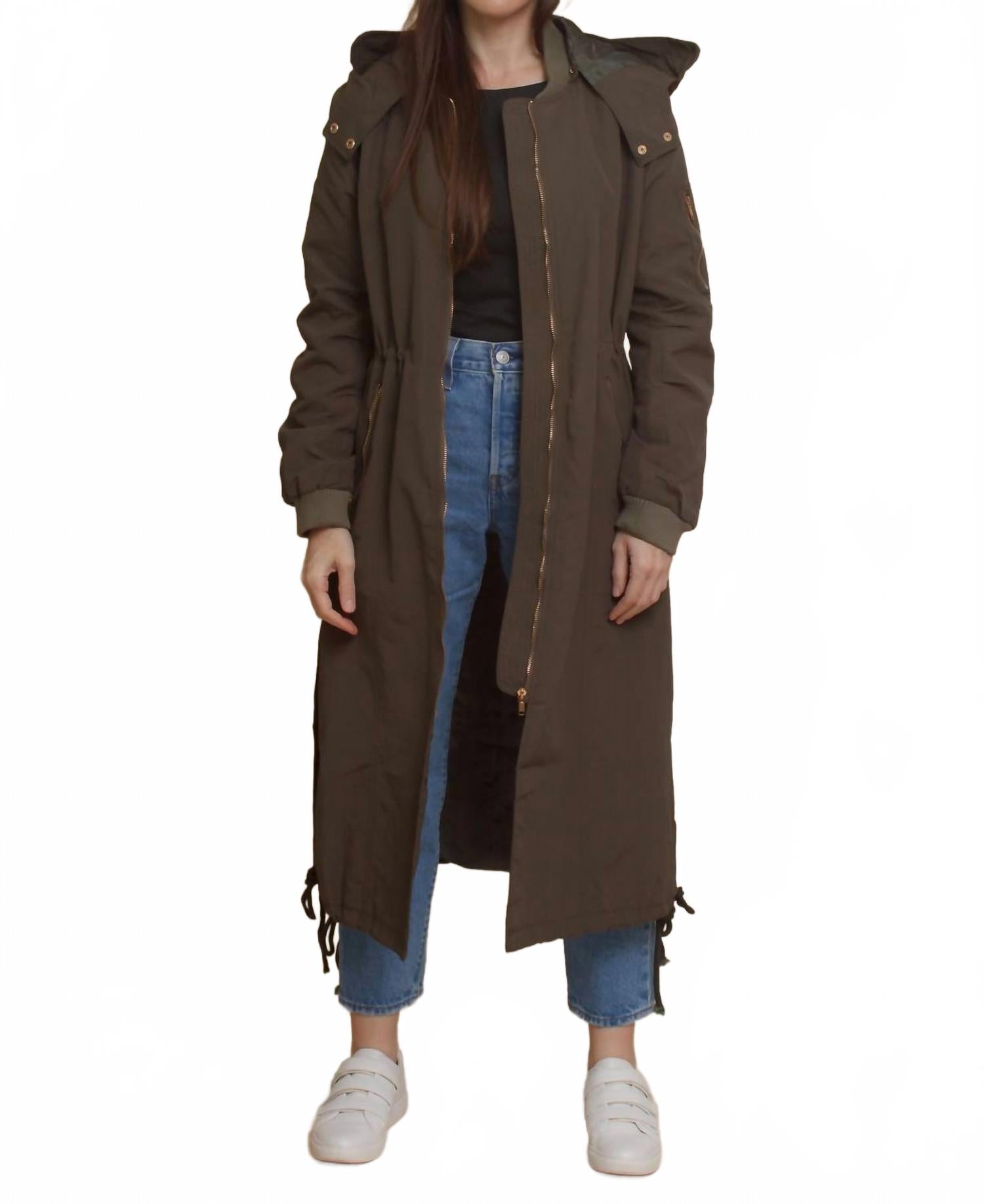 Алекса Водостойкая куртка в оливковом цвете Daisy
Алекса Водостойкая куртка в оливковом цвете Daisy