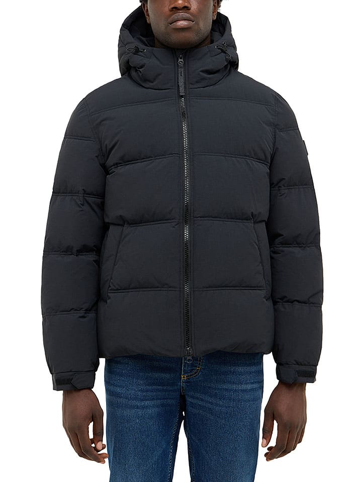 Стеганая куртка черного цвета Mustang
Стеганая куртка черного цвета Mustang