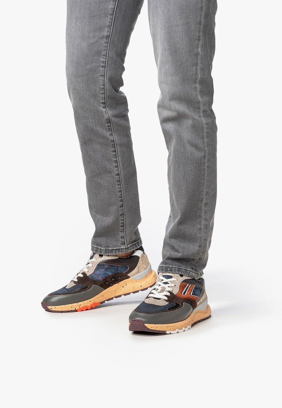 Кроссовки Floris van Bommel SNEAKER , Darkblue/Dark Blue
Кроссовки Floris van Bommel SNEAKER , Darkblue/Dark Blue