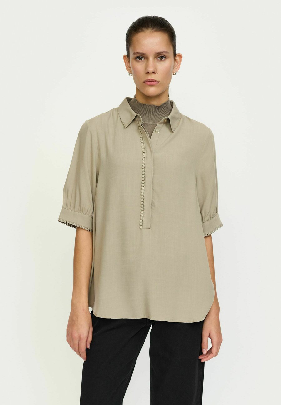 Блуза Soft Rebels Blouse, Greige/Brown
Блуза Soft Rebels Blouse, Greige/Brown