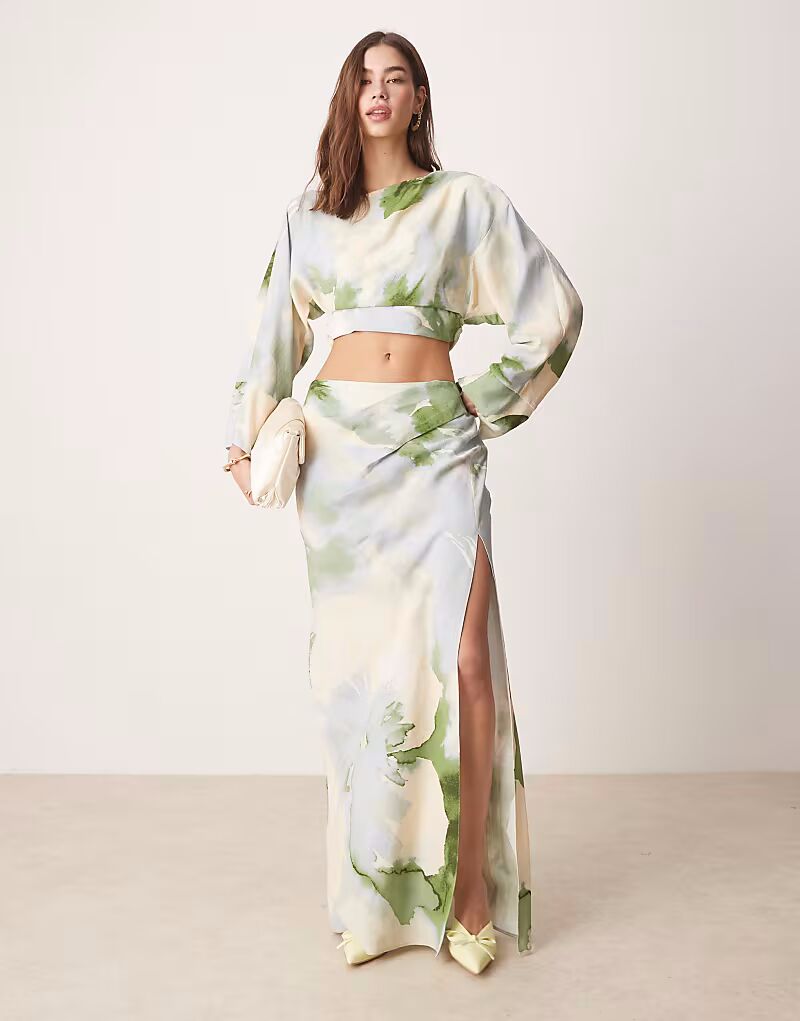 Платье мидакси с вырезом на плече и акварельным цветочным принтом Asos Design
Платье мидакси с вырезом на плече и акварельным цветочным принтом Asos Design