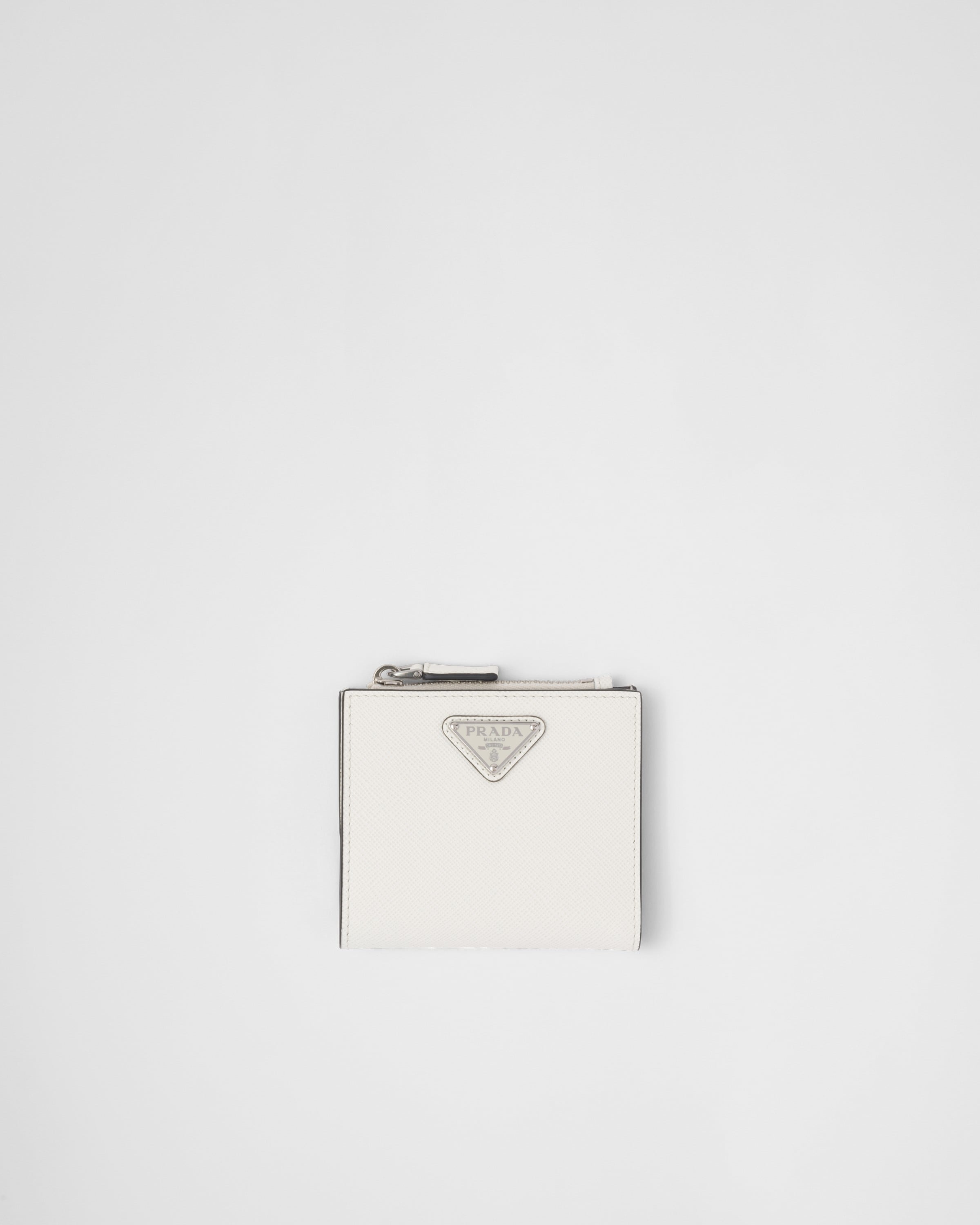 Маленький кошелек из сафьяновой кожи Prada, белый
Маленький кошелек из сафьяновой кожи Prada, белый