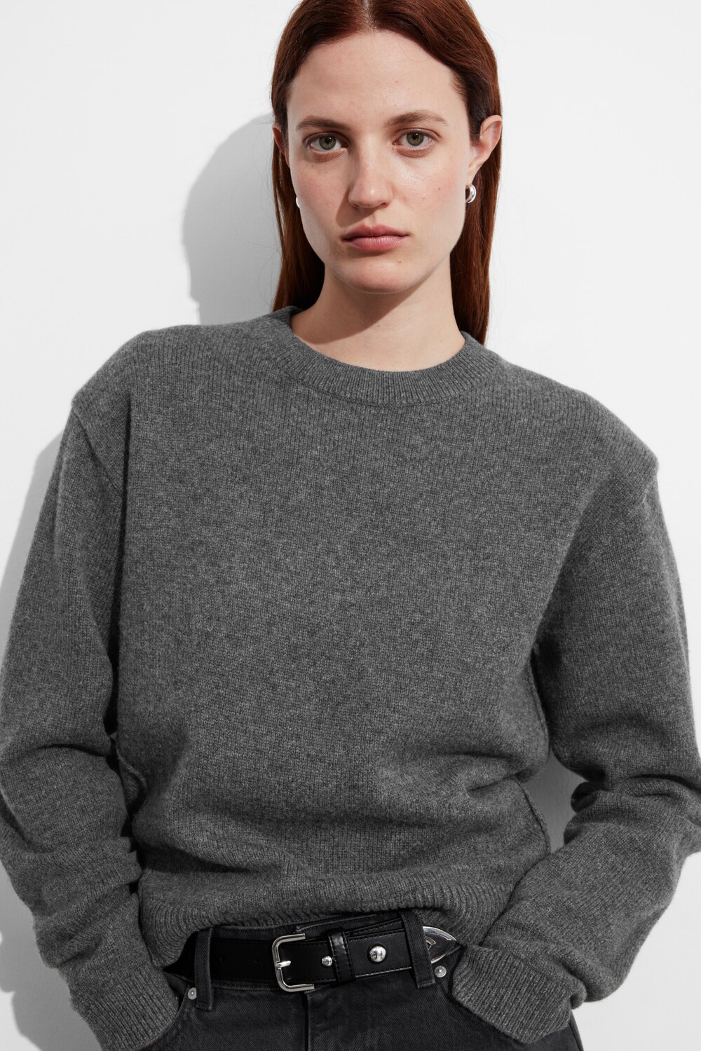 Свитер из мериносовой шерсти с подплечниками & Other Stories, серый
Свитер из мериносовой шерсти с подплечниками & Other Stories, серый