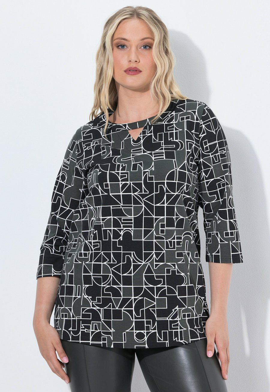 Топ Ulla Popken GRAPHIC PRINT 3/4 SLEEVE CUTOUT, Black
Топ Ulla Popken GRAPHIC PRINT 3/4 SLEEVE CUTOUT, Black