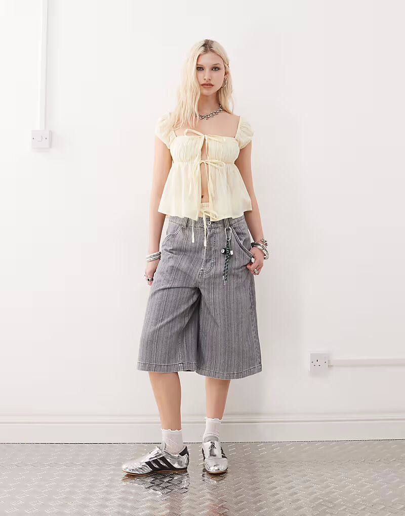 Мешковатые джинсы в серую полоску Collusion
Мешковатые джинсы в серую полоску Collusion