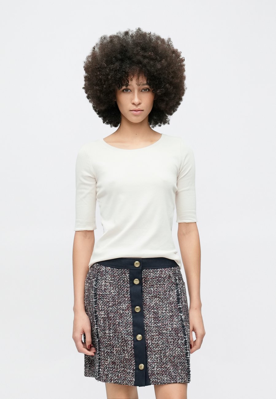 Футболка Marc Cain Basic T-shirt, Magnolia/Beige
Футболка Marc Cain Basic T-shirt, Magnolia/Beige