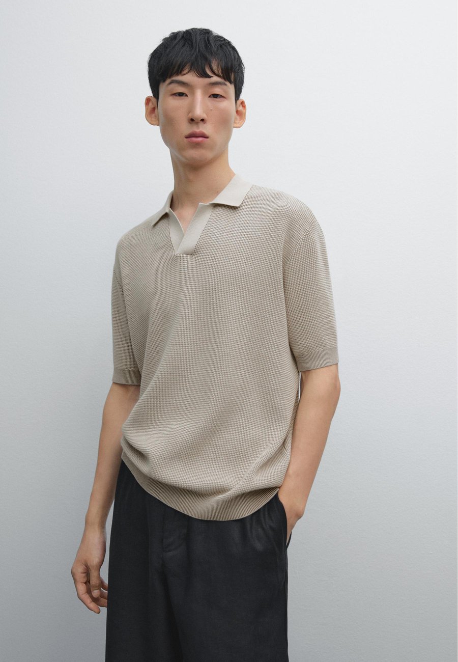Поло Massimo Dutti TEXTURED V-NECK, Light Grey
Поло Massimo Dutti TEXTURED V-NECK, Light Grey