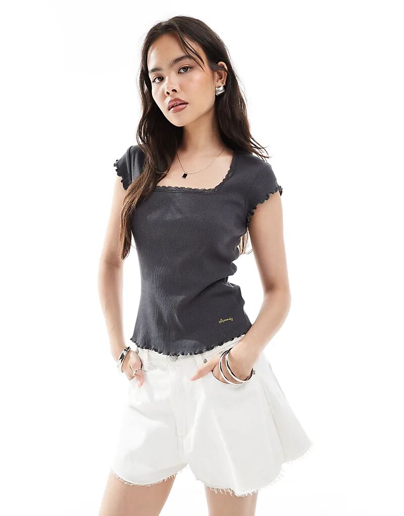 Футболка Superdry Essential с квадратным вырезом и короткими рукавами, угольного цвета
Футболка Superdry Essential с квадратным вырезом и короткими рукавами, угольного цвета