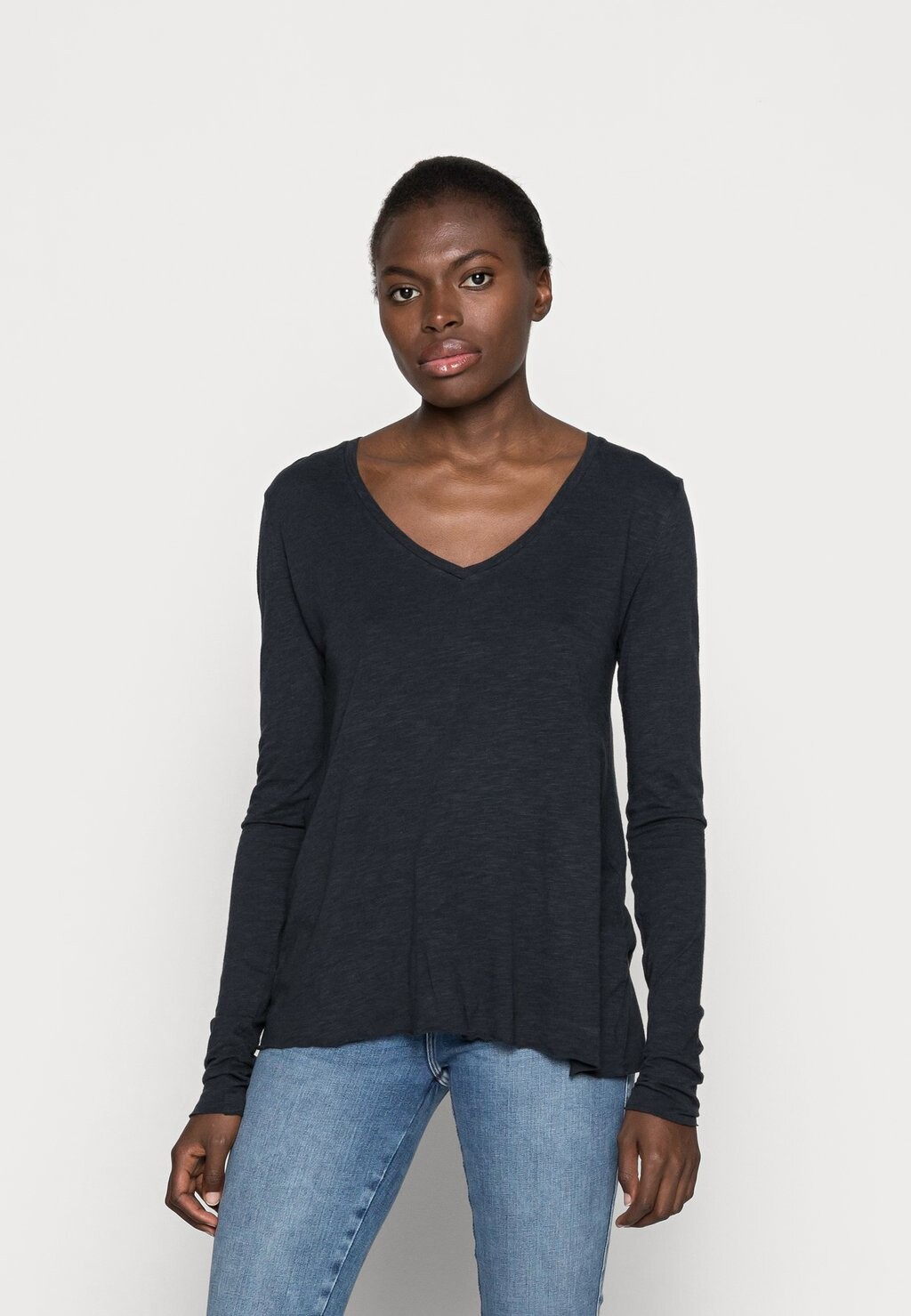 Рубашка с длинным рукавом JACKSONVILLE American Vintage, цвет navy
Рубашка с длинным рукавом JACKSONVILLE American Vintage, цвет navy